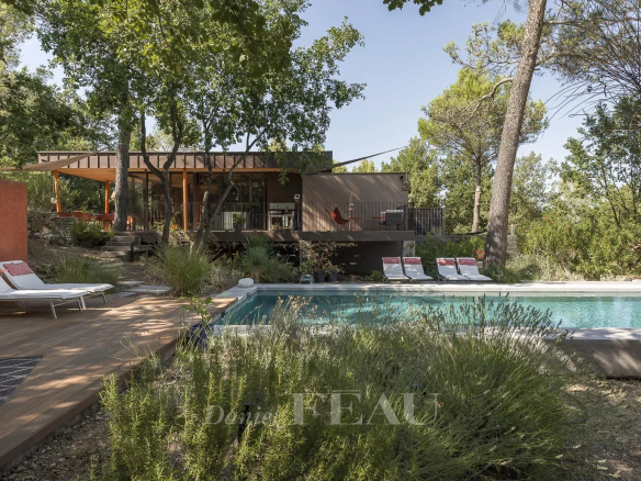 Modern architect-designed house with swimming pool in a landscaped park in Aix-en-Provence.