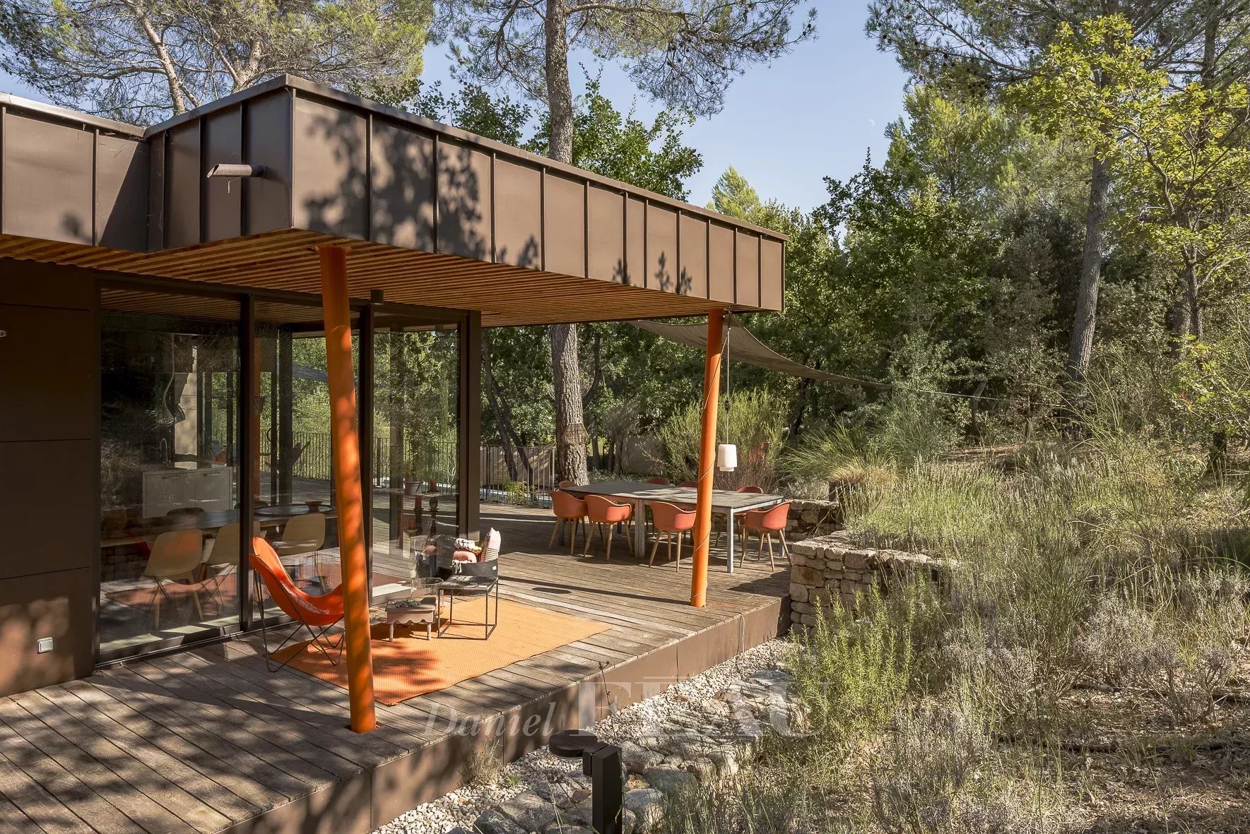 Architect-designed house in Puy-Sainte-Réparade Modern architect-designed house with swimming pool, surrounded by pine forest in Puy-Sainte-Réparade.