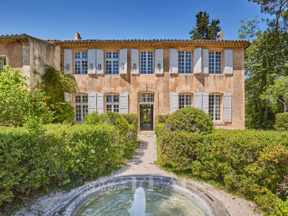 Bastide du XVIIIème siècle avec jardin à Aix-en-Provence