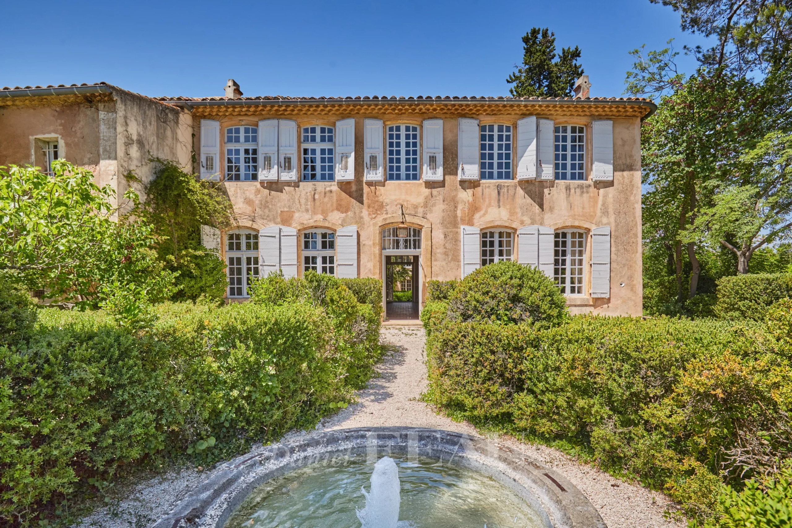 Bastide du XVIIIème siècle avec jardin à Aix-en-Provence