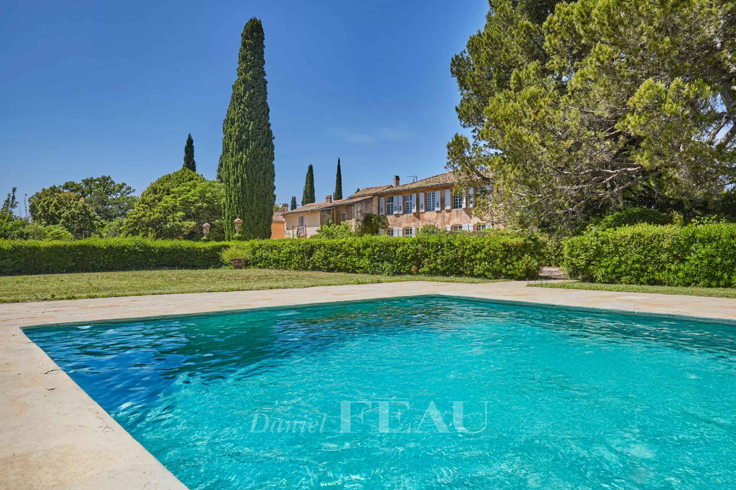 Bastide du XVIIIème siècle avec piscine et jardin à Aix-en-Provence