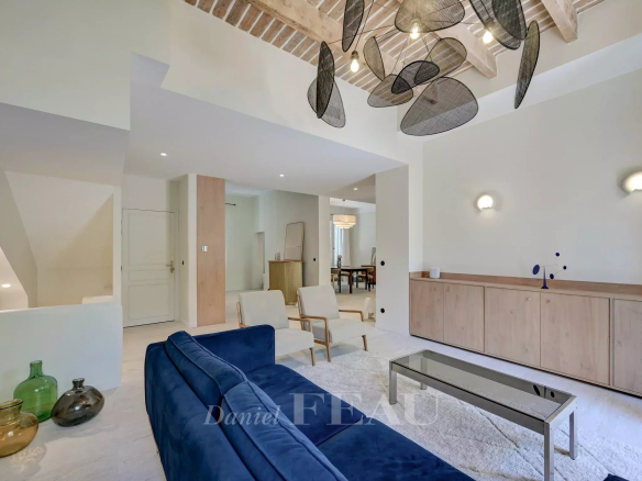 Interior of a duplex apartment in Aix-en-Provence with a modern living room and elegant decor.