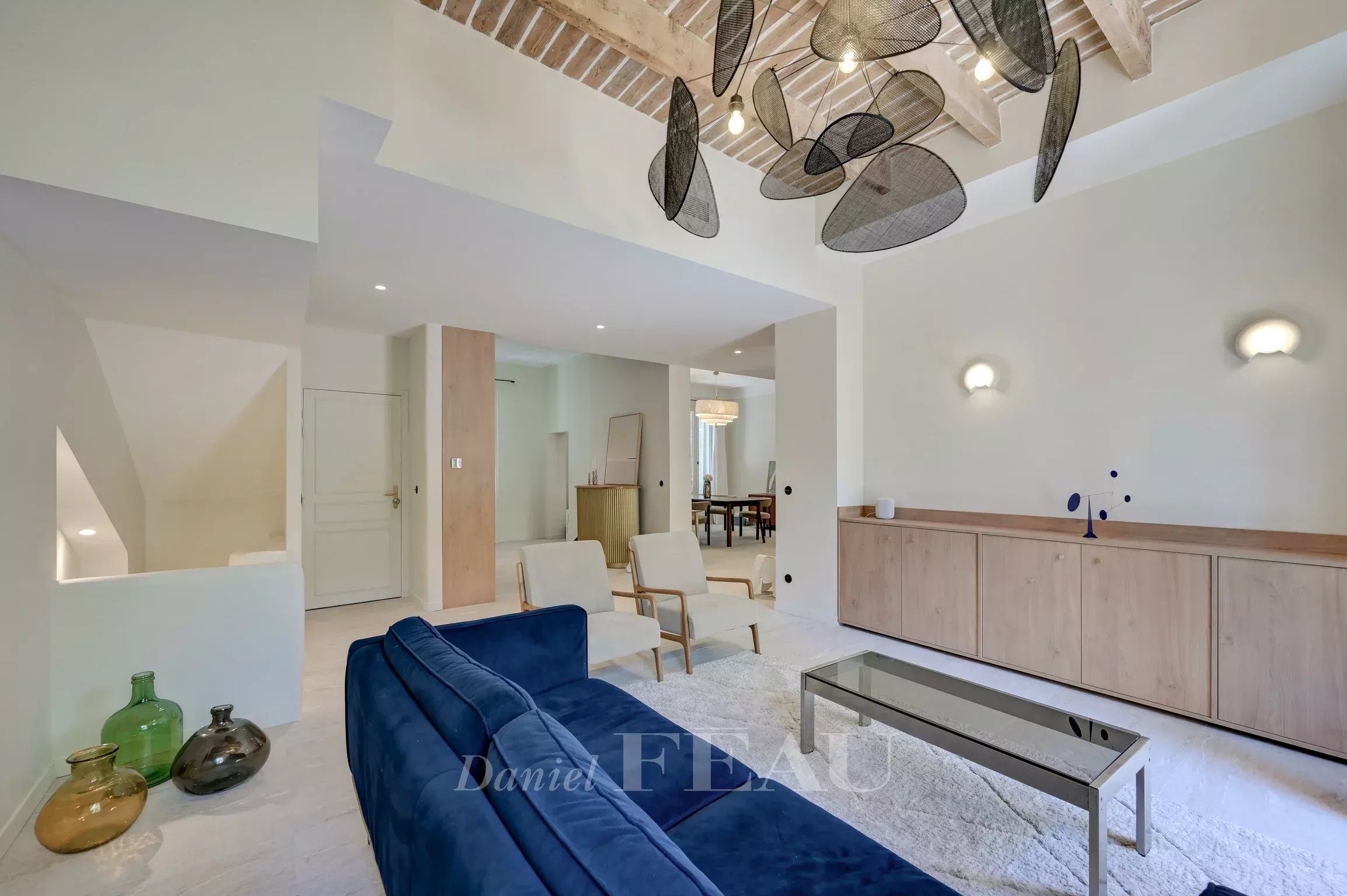 Duplex apartment in Aix-en-Provence Interior of a duplex apartment in Aix-en-Provence with a modern living room and elegant decor.