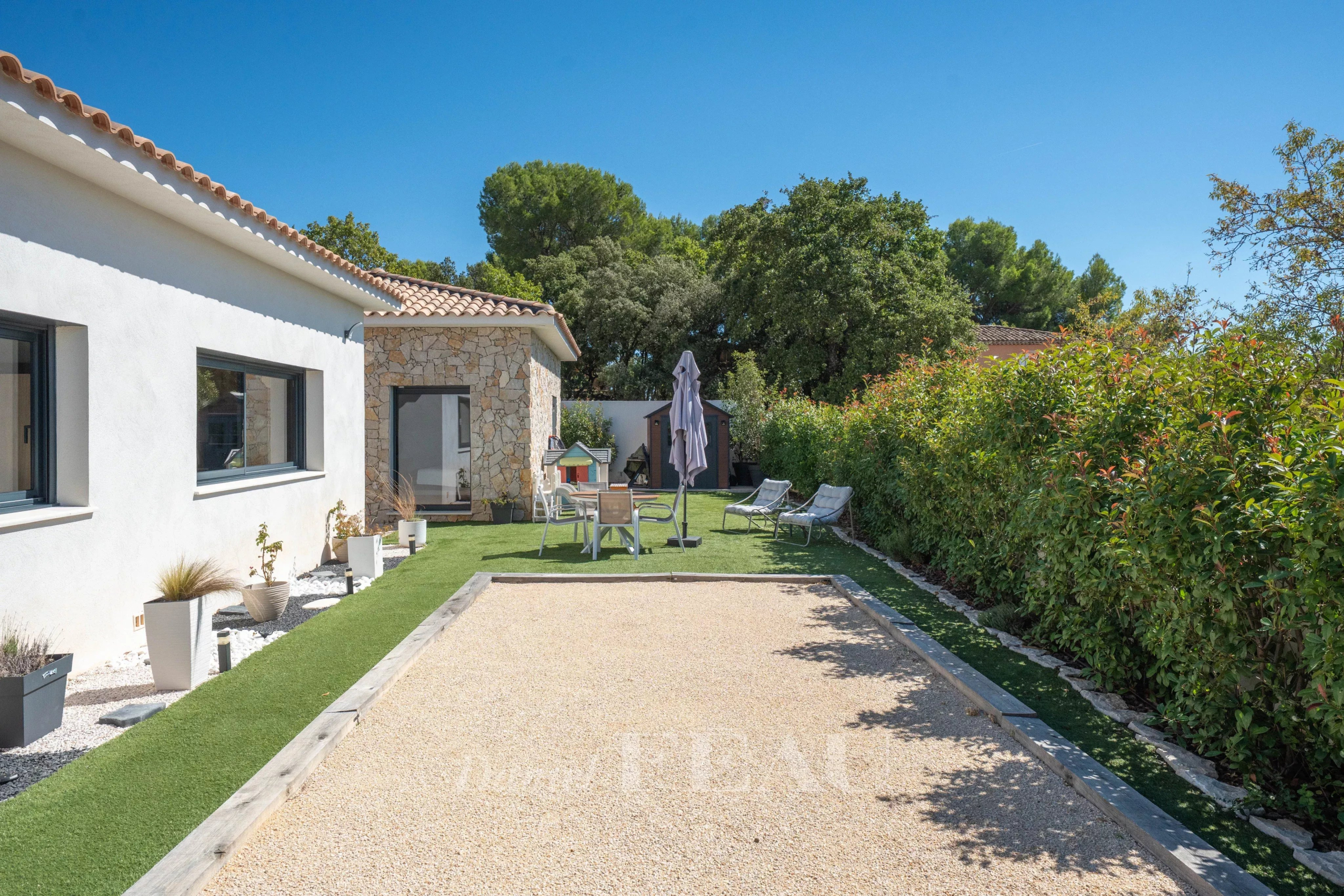 Maison contemporaine à Aix-en-Provence Maison contemporaine de plain-pied avec jardin à Aix-en-Provence.