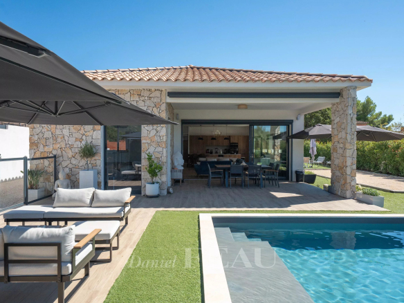 Maison contemporaine avec piscine et terrasse à Aix-en-Provence