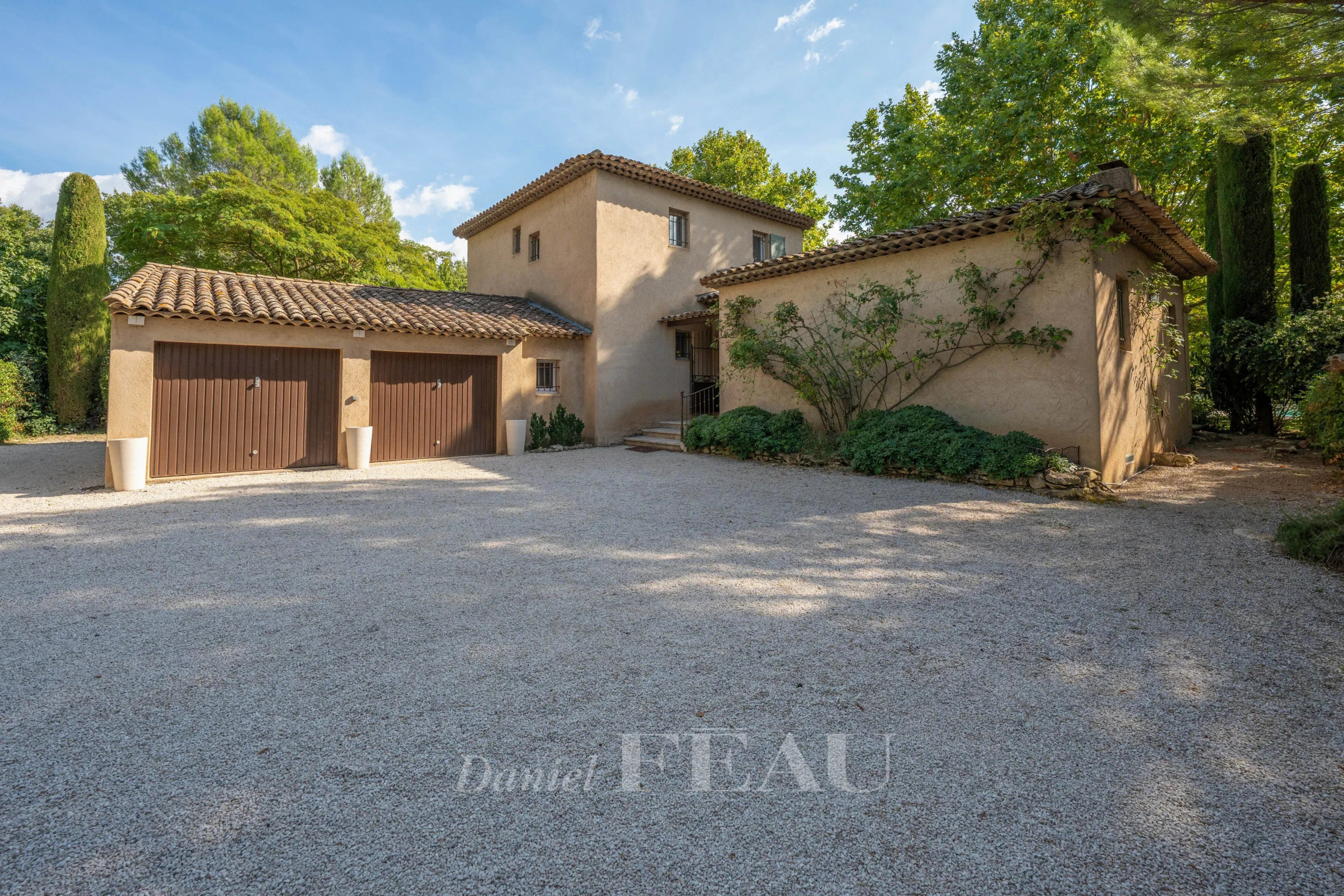 Bastide provençale avec parc paysager à Aix-en-Provence, secteur Célony.