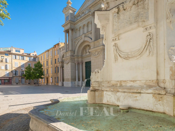 Aix-en-Provence-Entire Building