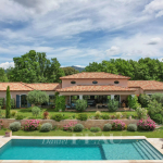 Aups – Maison contemporaine de plain-pied au calme absolu