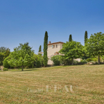 15 km from Aix en Provence - Family property in the countryside