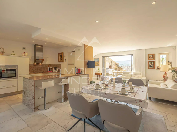 Individual village house with garage and panoramic view of the Luberon