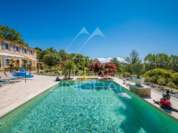 Murs – Élégante Bastide avec Vue Panoramique sur le Luberon