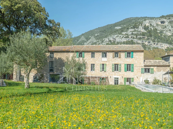 Fontaine-de-Vaucluse – Exceptional Bastide on the cliffside