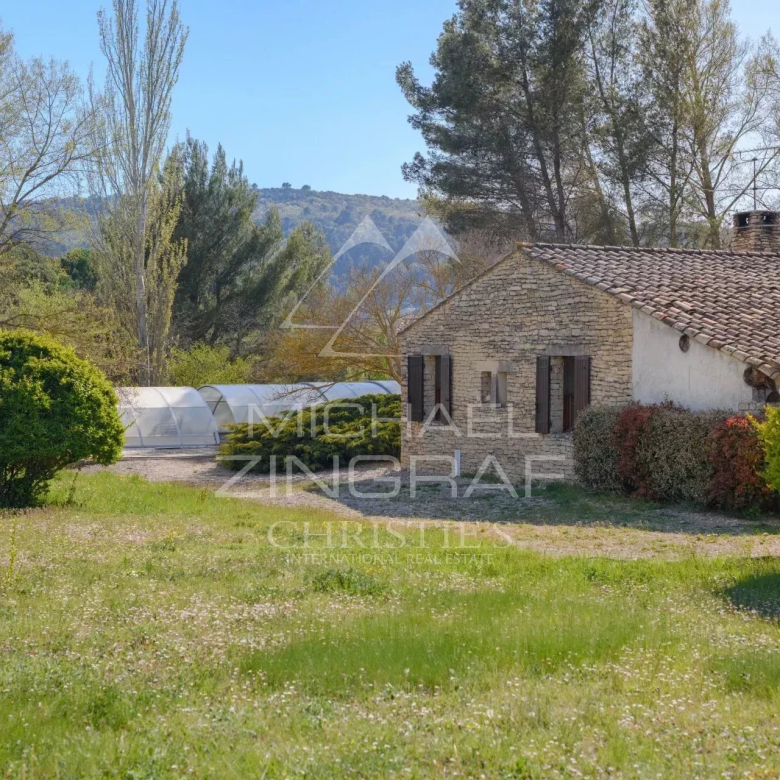 Commercial premises with on-site apartment in Ménerbes