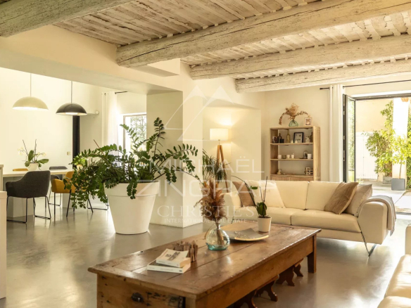 EXCLUSIVITÉ – AUTHENTIQUE MAS EN PIERRE AVEC GITES ET PISCINE