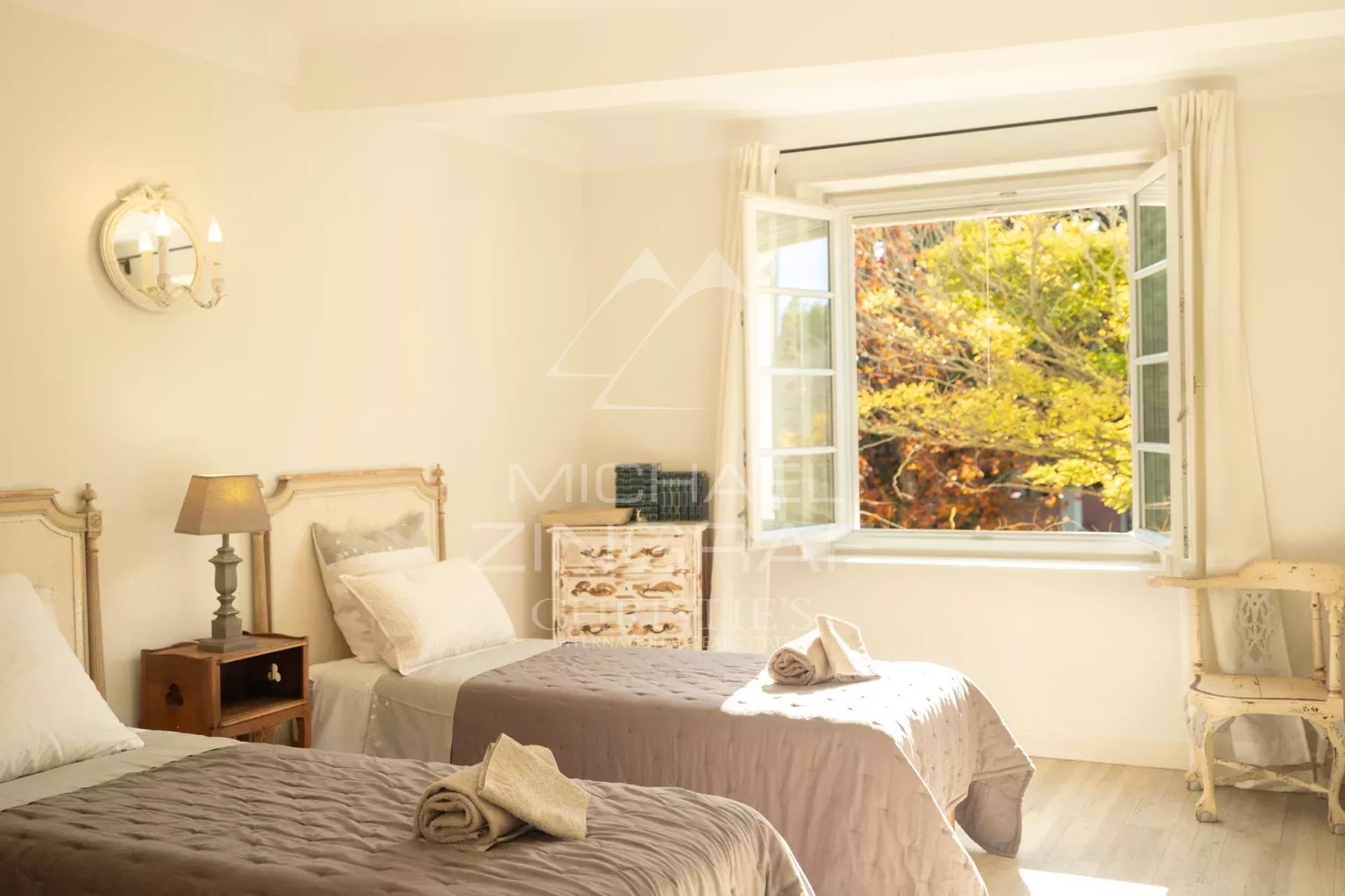 b2a3685321933588acb698659c776556_2610baf387_1920-original