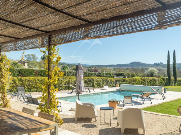 Roussillon – Charmante maison provençale avec piscine et vue exceptionnelle