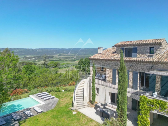 Roussillon – Superb stone house with swimming pool and exceptional panoramic views