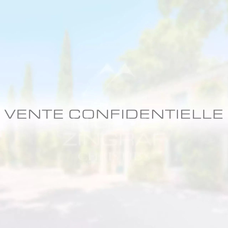 Luberon – Superb stone property on 3.5 hectares of land with exceptional views