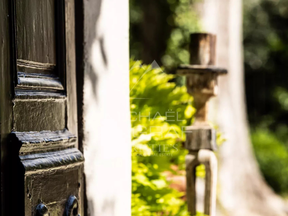 Exclusivité : Exceptionnelle Bastide du XVIIIe siècle aux portes de L’Isle-sur-la-Sorgue sur un parc de 6.3 ha avec salle de réception de prestige