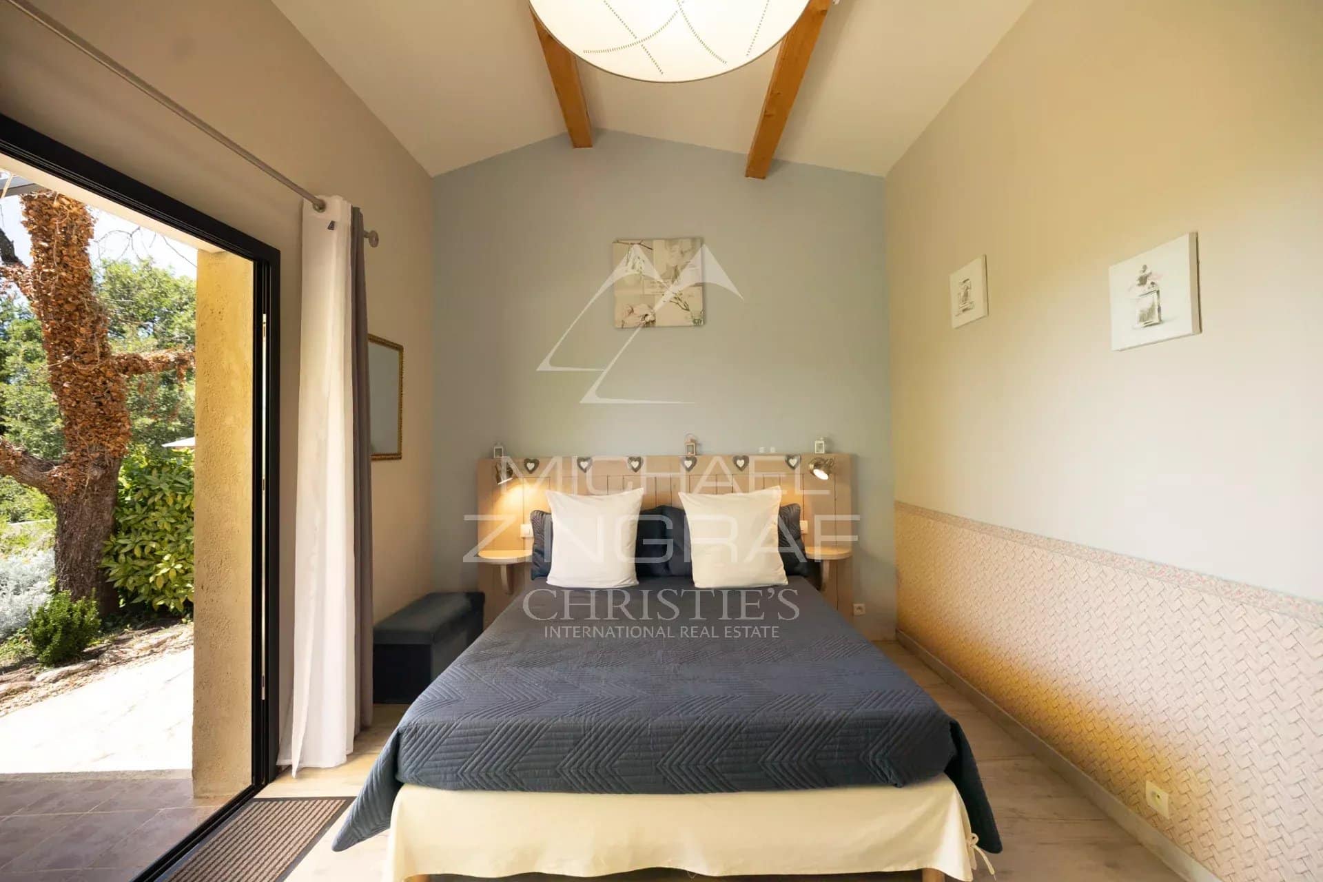 Bright room with access to the outside, simply decorated in a property in the Luberon.