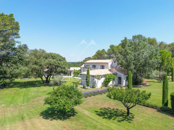 Aerial view of a renovated property with park, located near L'Isle-sur-la-Sorgue.