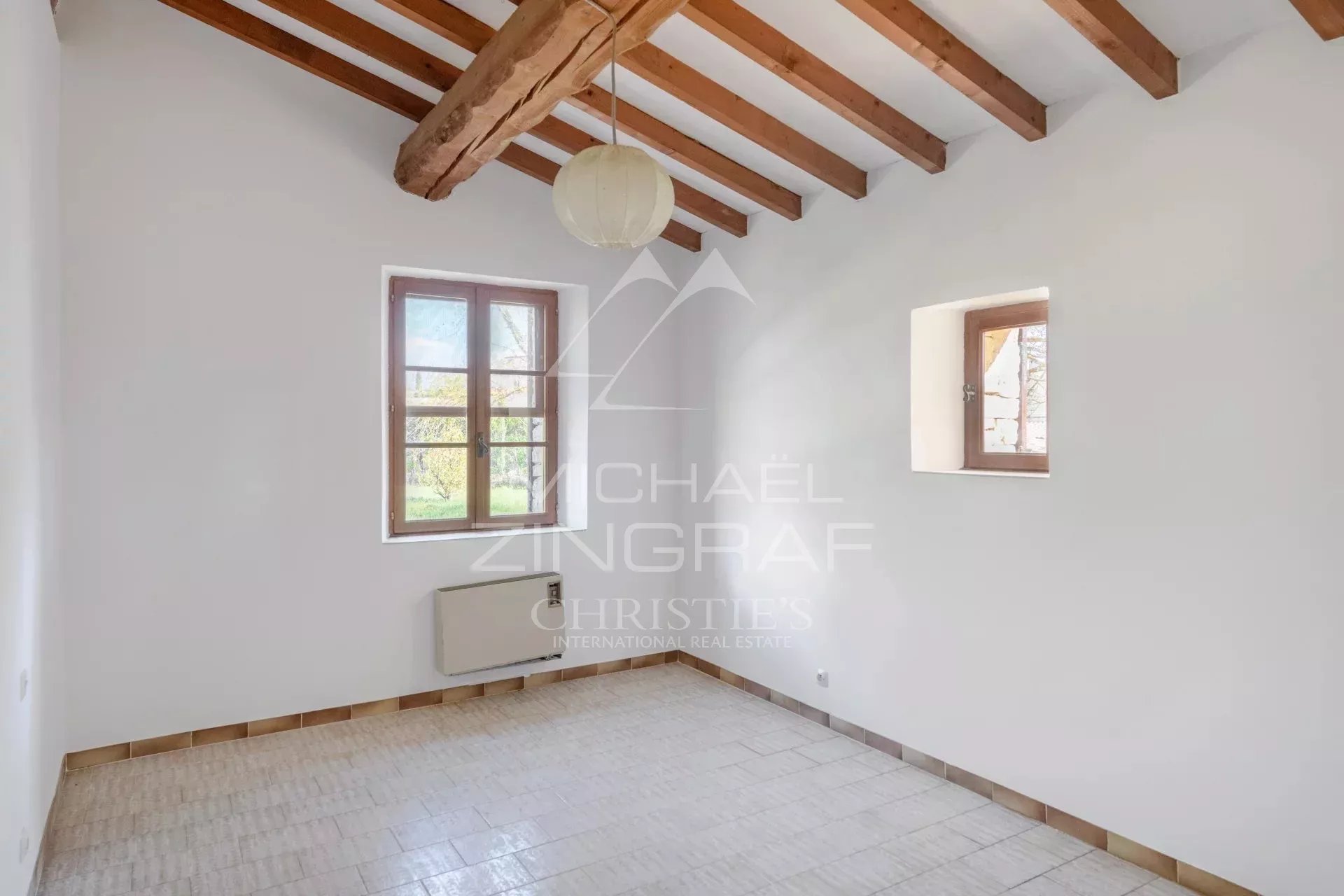 House to renovate in Gordes Interior of a house to be renovated with exposed beams and windows, located in Gordes.