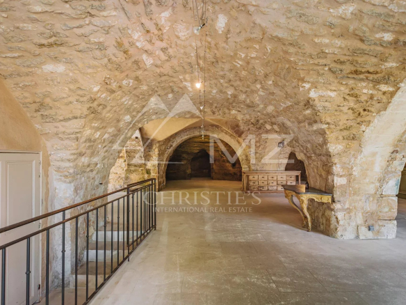 Interior of a commercial space with stone vaults in Ménerbes, renovated and bright space.