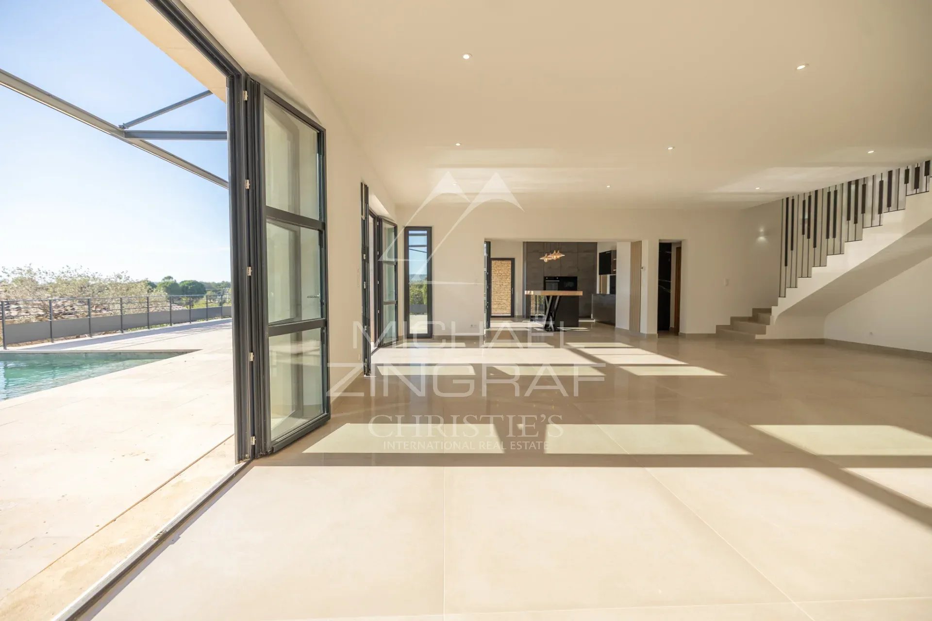 Interior of a contemporary villa in Gordes Interior of a contemporary villa in Gordes, with large windows and a bright space.