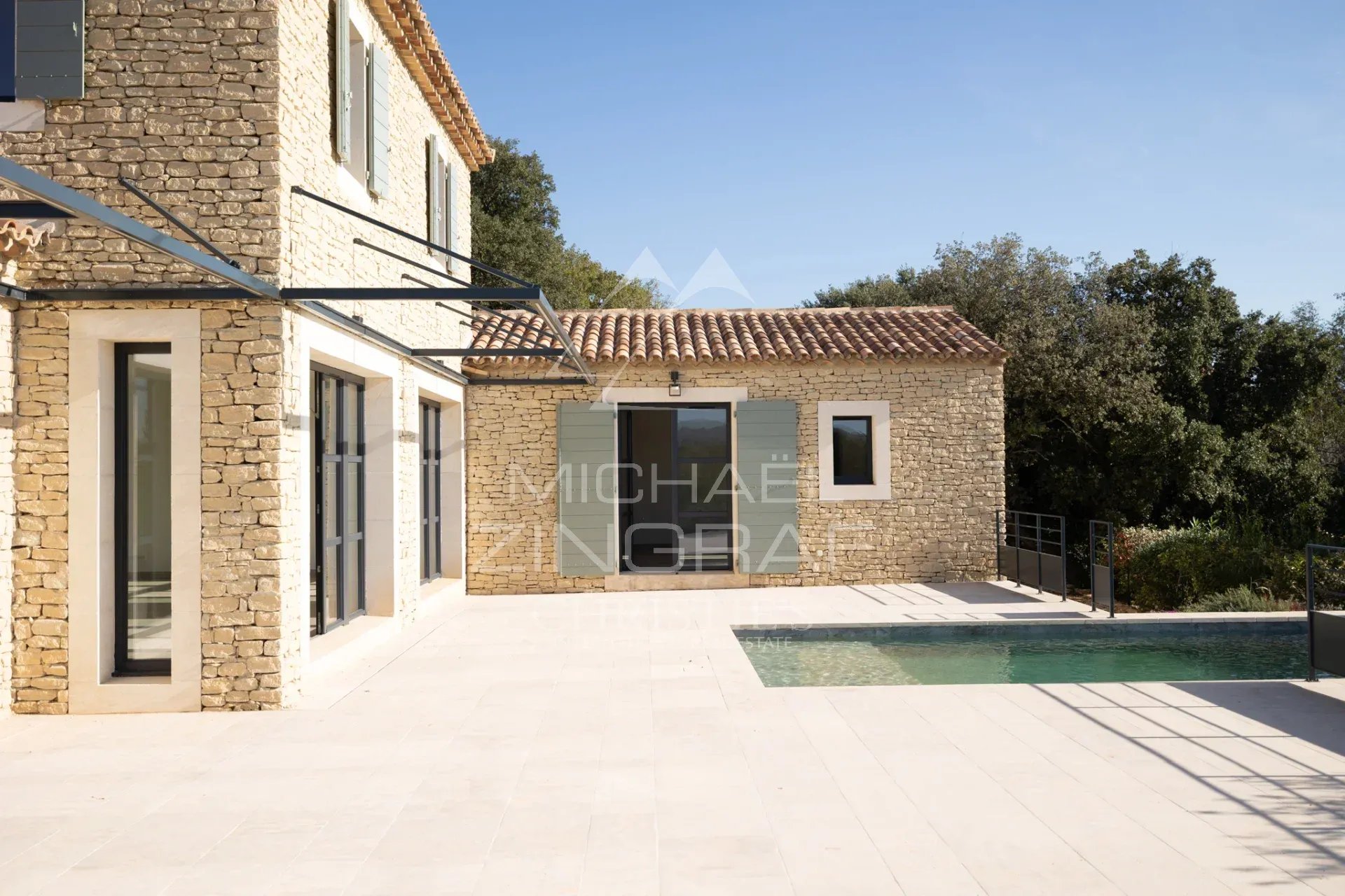 Contemporary villa in Gordes Contemporary villa in Gordes with swimming pool and views of the Luberon.