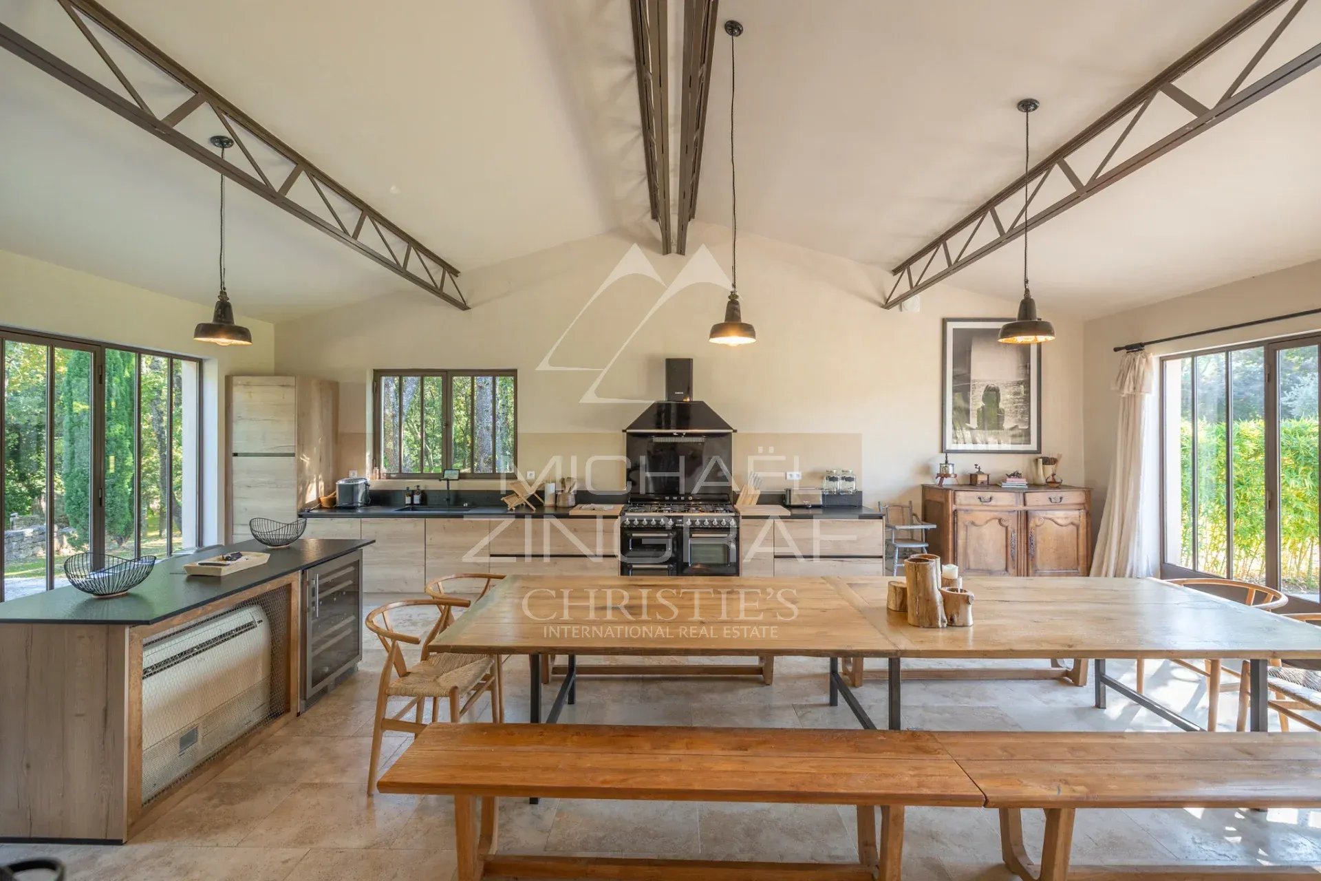 Kitchen of a country house in Ménerbes Spacious and bright kitchen of a Provençal bastide in Ménerbes.
