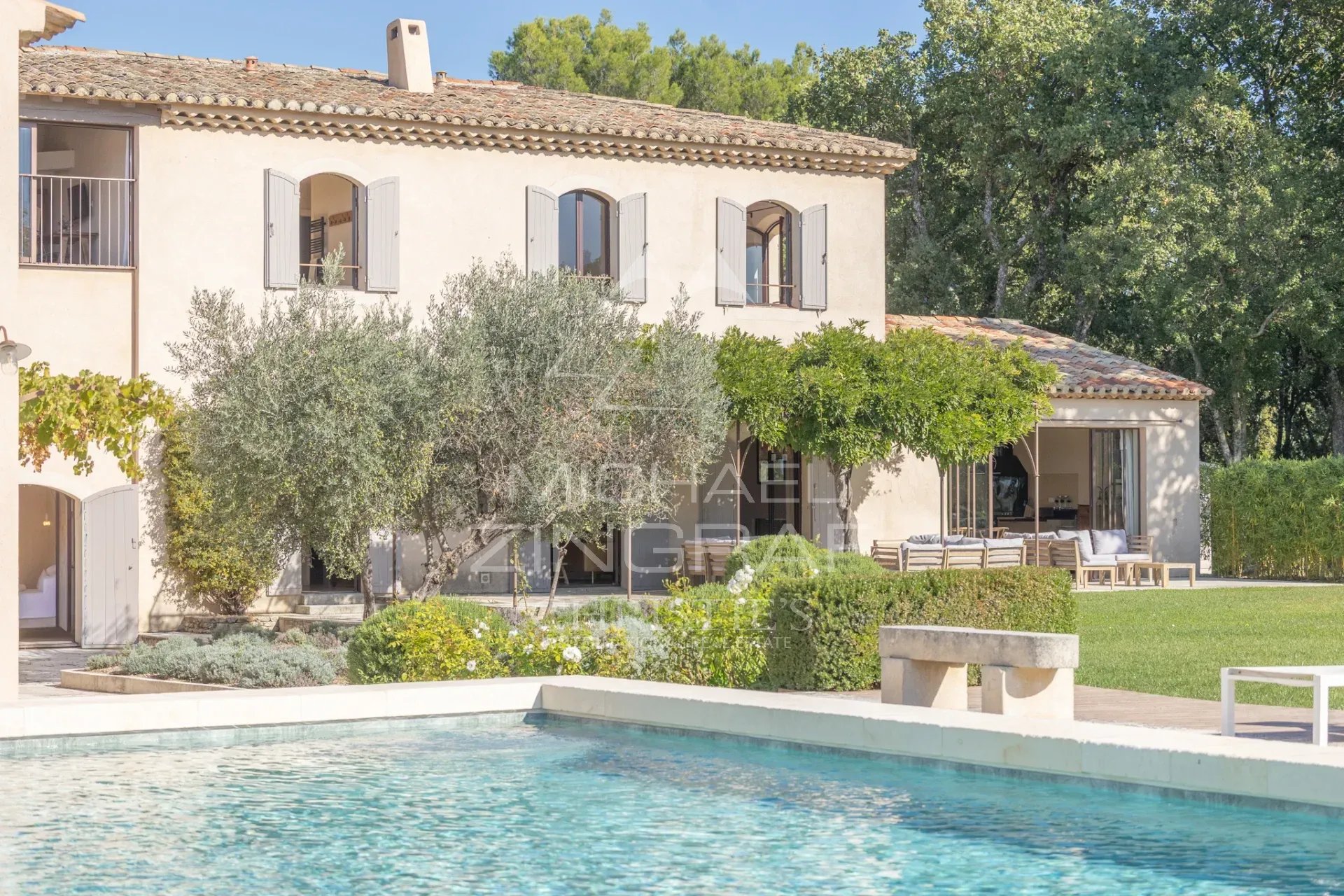 Exceptional property in Ménerbes Provençal country house with swimming pool and garden, overlooking the Luberon, Ménerbes.