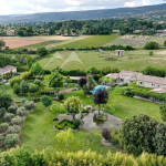 Saint-Saturnin-lès-Apt – Exceptionnelle propriété avec maison d’amis et piscines