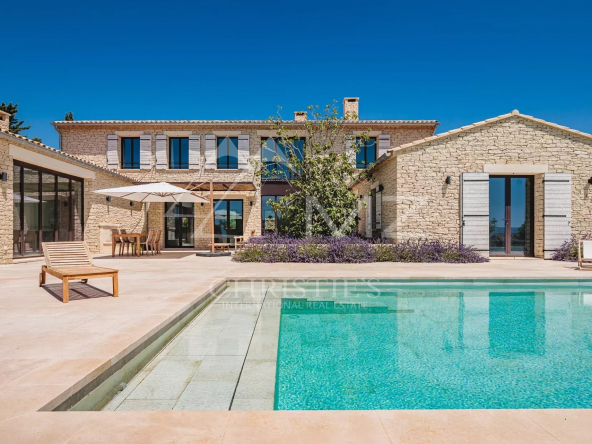 LUXUEUSE MAISON CONTEMPORAINE