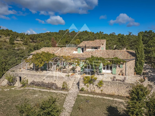 Superb property with breathtaking views of the Luberon
