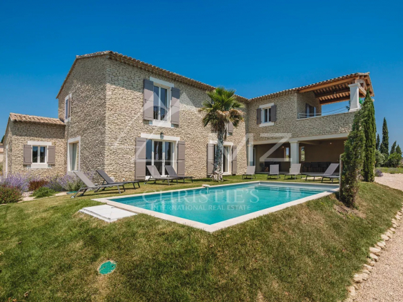 Large holiday home with swimming pool