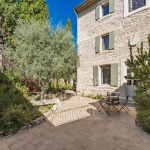Gordes – Remarquable maison de hameau avec piscine et dépendances