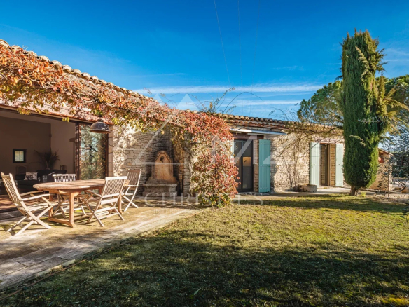 Charmante villa de plain-pied avec piscine