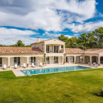 Ménerbes - Luxurious neo Provencal villa