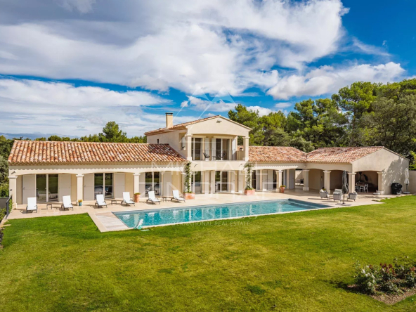 Ménerbes – Luxueuse villa néo provençale