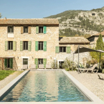 Fontaine-de-Vaucluse-Exceptional Bastide on the side of the cliff