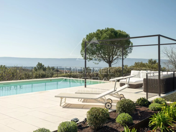 Exceptional property with panoramic views