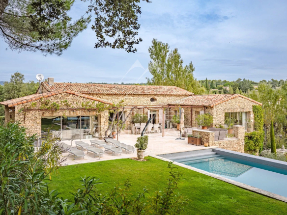 Gordes – Superbe propriété avec piscine à débordement
