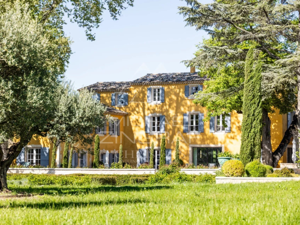 Ménerbes - Exceptional Bastide with panoramic views of the village