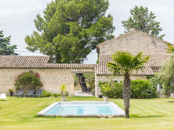 AUTHENTIQUE MAS EN PIERRE AVEC GITES ET PISCINE