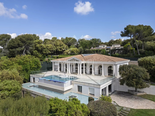 Biot : Propriété unique de plus de 1 300m² avec vue mer