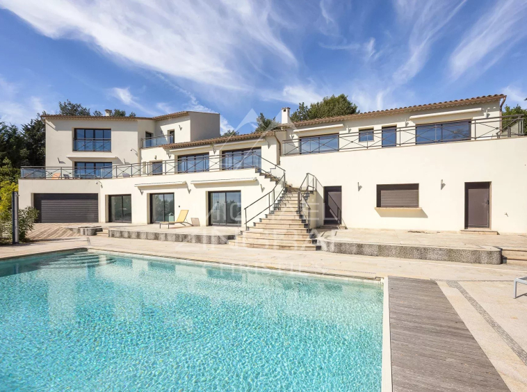 Proche Saint-Paul-de-Vence – Superbe villa d’architecte avec vue mer panoramique