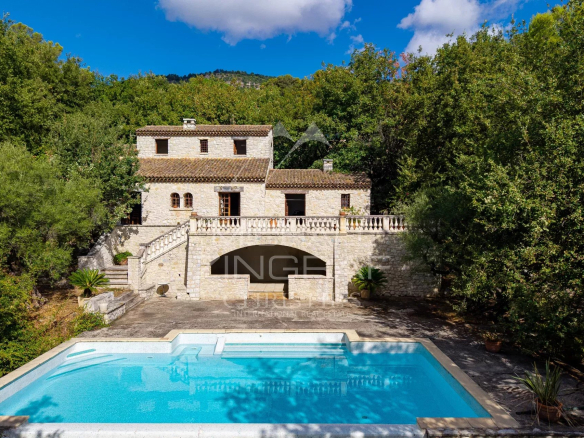 Tourettes-sur-Loup : Villa de charme provençale avec aperçu mer