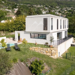 Vence / Propriété moderne récente