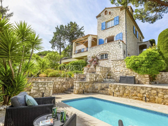 Vence : Charmante villa en pierre