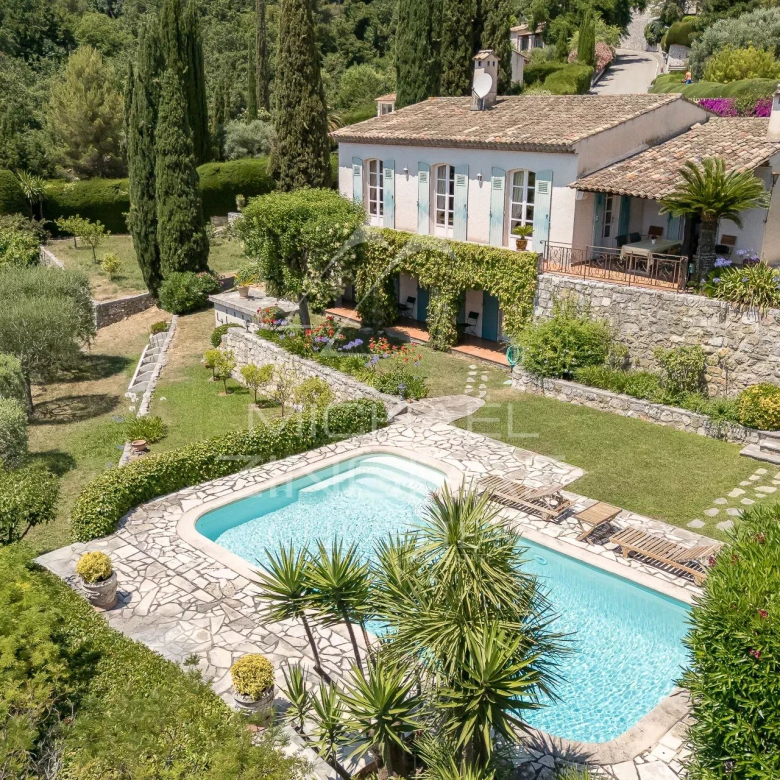 Proche Saint-Paul-de-Vence –  Terrain constructible avec vue panoramique